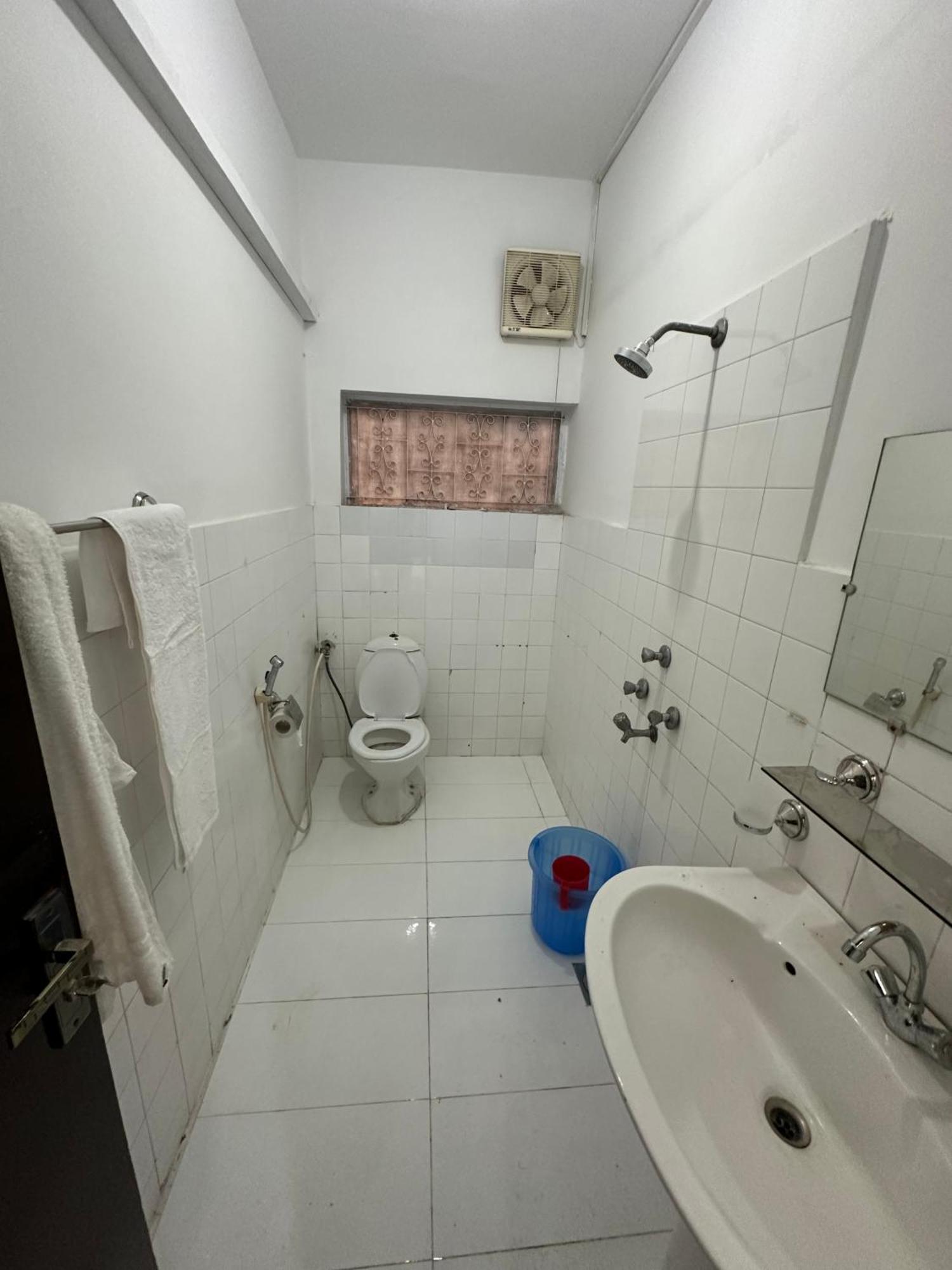 Decent Lodge Guest House Islamabad Eksteriør bilde